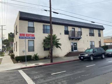 Main picture of 305 W 14th St