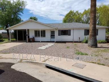 Main picture of 905 W 17th Pl