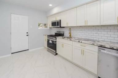 Main picture of 26 E Abbottsford Ave