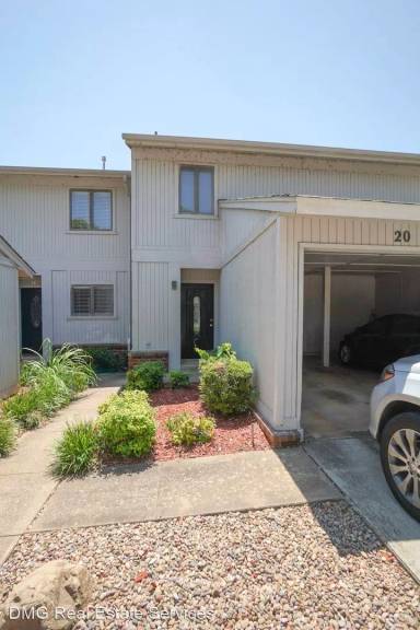 Main picture of 3212 Meadow Ave