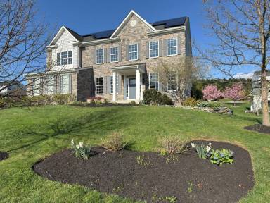 Main picture of 8 Ramsdell Ct