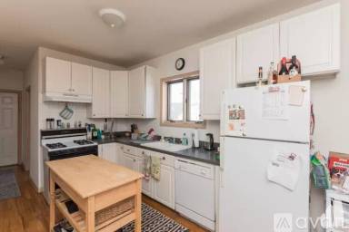 Main picture of 1112 N Marshfield Ave