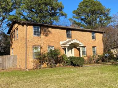 Main picture of 300 Bethesda Dr SE