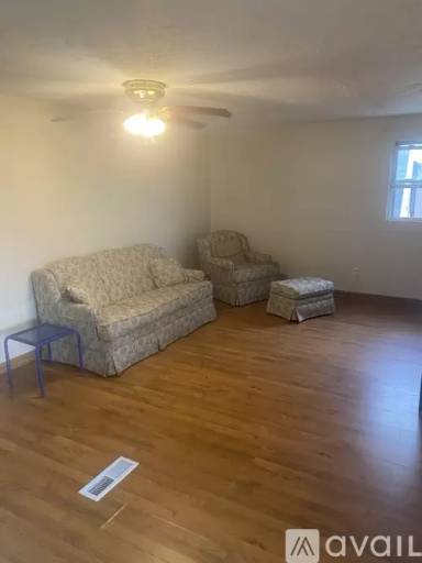 Main picture of 195 N Oak St