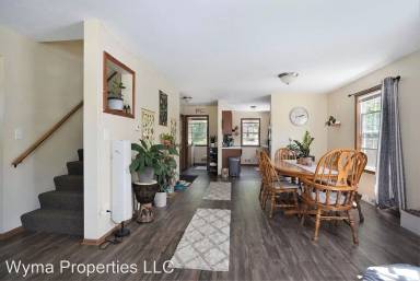 Main picture of 920 Cass Ave SE