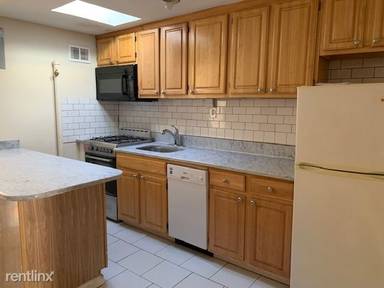Main picture of 421 E 120th St