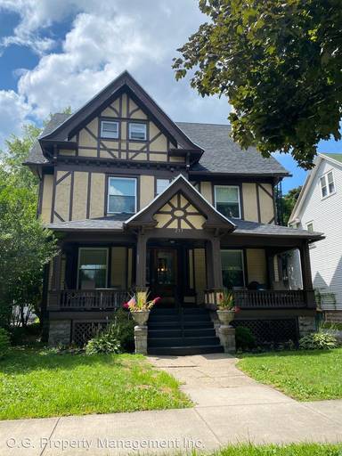 Main picture of 235 Dartmouth St