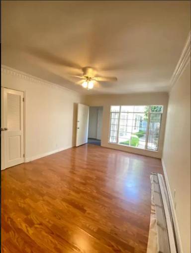 Main picture of 150-160 1/2 Sycamore Ave