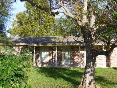 Main picture of 103 W Chipwood Dr