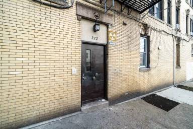 Main picture of 222 3rd St