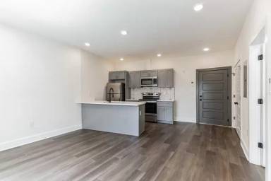 Main picture of 7620 Ridge Ave