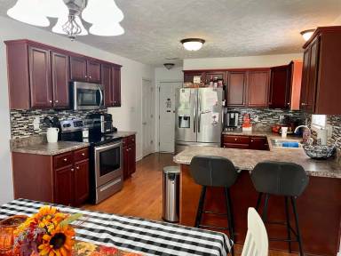 Main picture of 142 Rocktree Ct