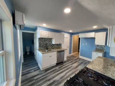 Main picture of 102 State St
