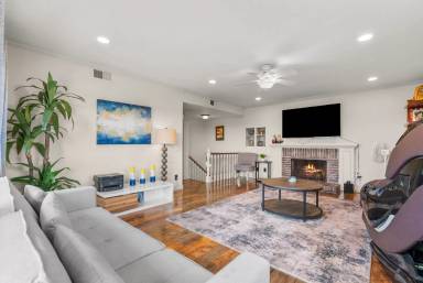 Main picture of 9558 Swinton Ave