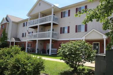 Main picture of 120 N River St