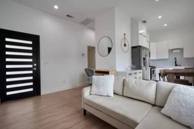 Main picture of 21035 Cool Springs Dr