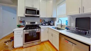 Main picture of 44 Burton St