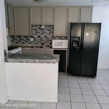 Main picture of 230 N 4th Ave