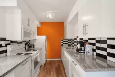 Main picture of 1228 W 4th St