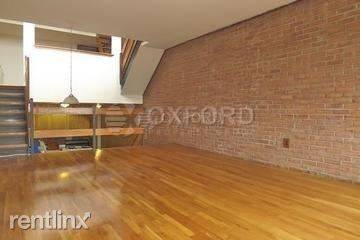 Main picture of 259 W 10th St