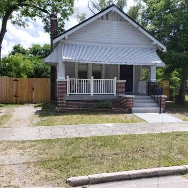 Main picture of 1124 E 14th St
