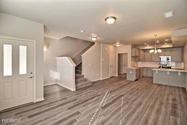 Main picture of 1686 Grand Ave