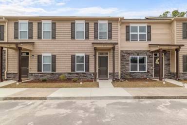 Main picture of 443 Sullivan Loop Rd