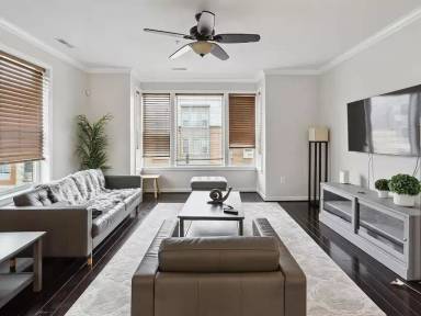 Main picture of 1706 E Eager St
