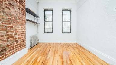 Main picture of 816 Knickerbocker Ave