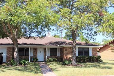 Main picture of 1006 Robinhood Rd