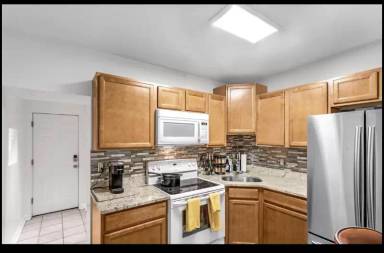 Main picture of 5527 Pulaski Ave
