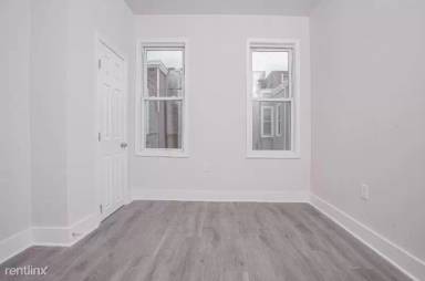 Main picture of 2725 W Oakdale St