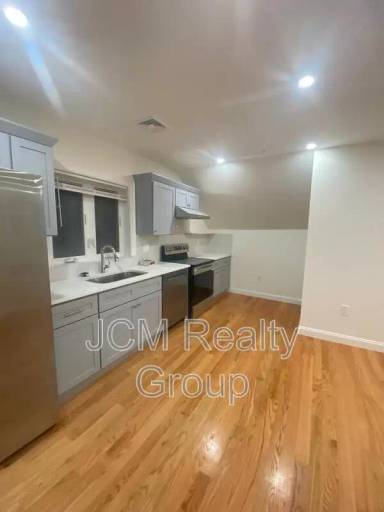 Main picture of 300 Washington St