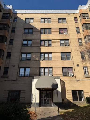Main picture of 25 Van Velsor Pl