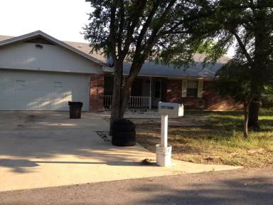 Main picture of 2 W Shawnee Ln