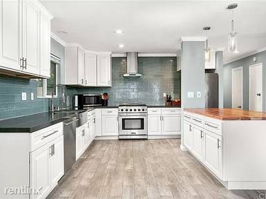 Main picture of 1940 E Stearns Ave