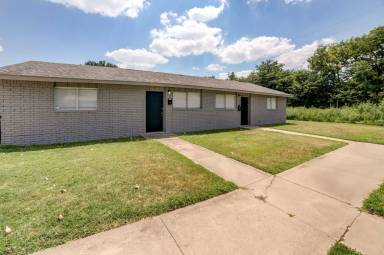 Main picture of 1302 N Irvington Ave