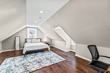 Main picture of 206 E 37th St