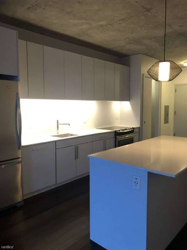 Main picture of 210 W Illinois St
