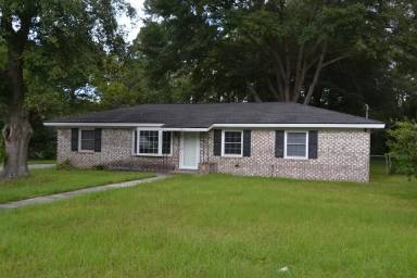 Main picture of 16 Dogwood St