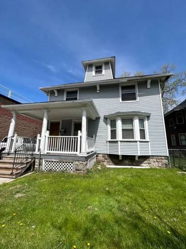 Main picture of 912 Clinton Ave S