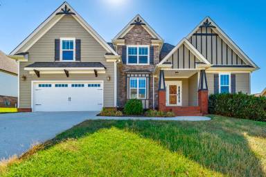 Main picture of 8802 McKenzie Farm Dr