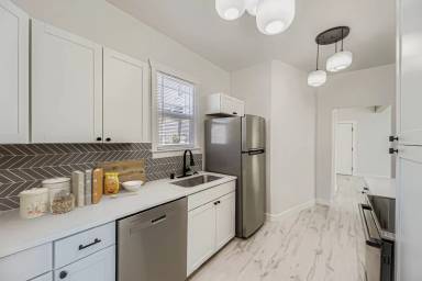 Main picture of 2318 Hoyt Ave