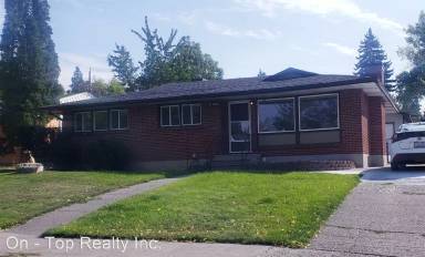 Main picture of 1822 E 40th Ave