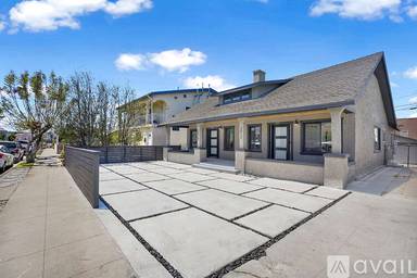 Main picture of 2019 S Palm Grove Ave
