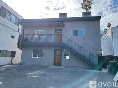 Main picture of 817 N Harvard Blvd