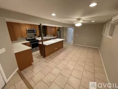 Main picture of 1326 W George St