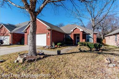 Main picture of 2500 Cypress Point Dr