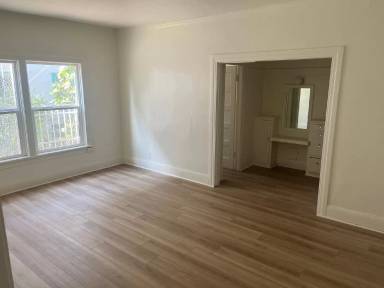 Main picture of 345 S Rampart Blvd