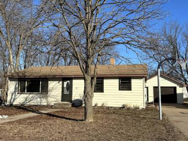 Main picture of 136 Elmwood Ln